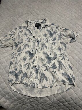 American Rag White Short-Sleeve Button-Down Shirt with Blue Leaf Print
